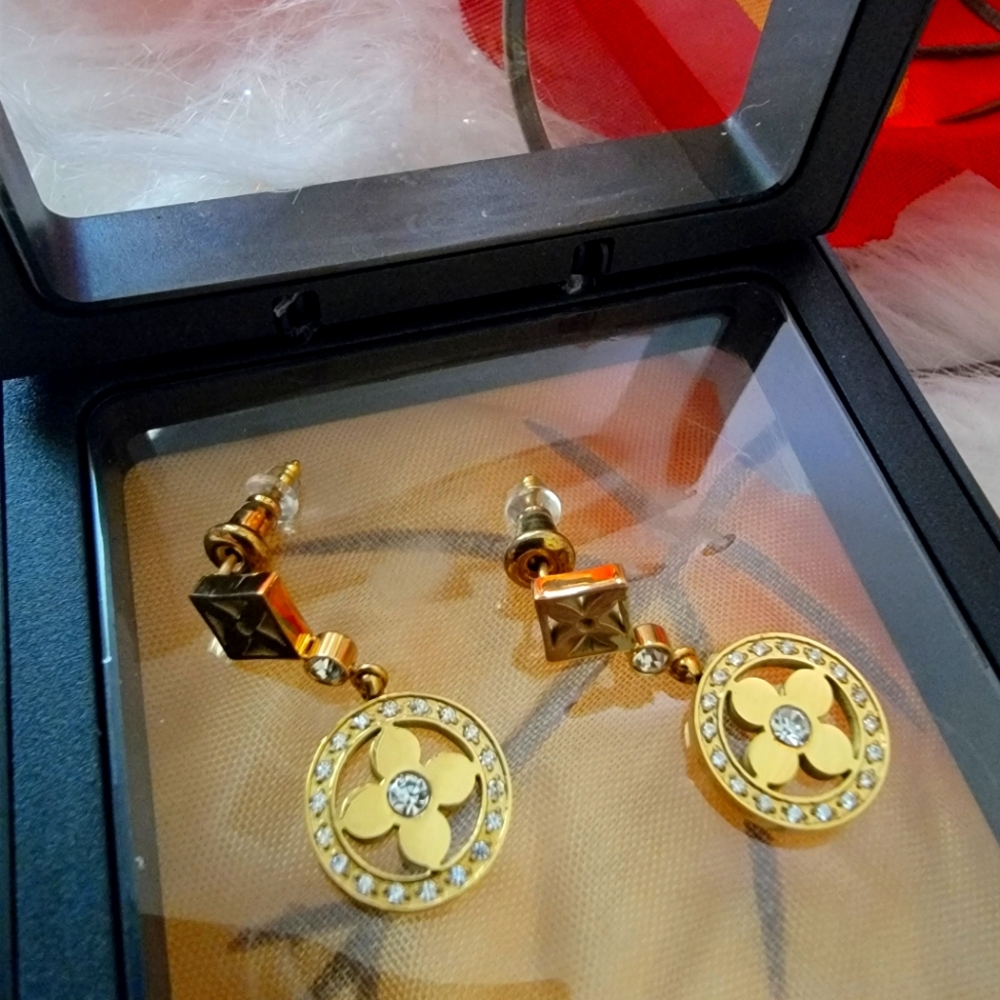Last One! Elegant Gold Tone Earrings